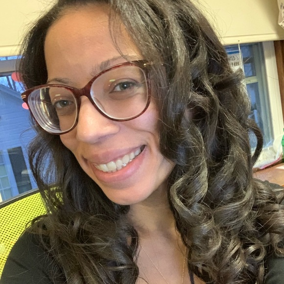 Meet your Posher, Joelle - Picture 3 of 10